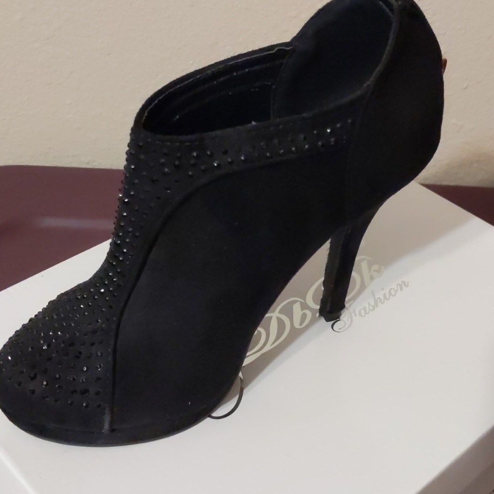 High heel bootie